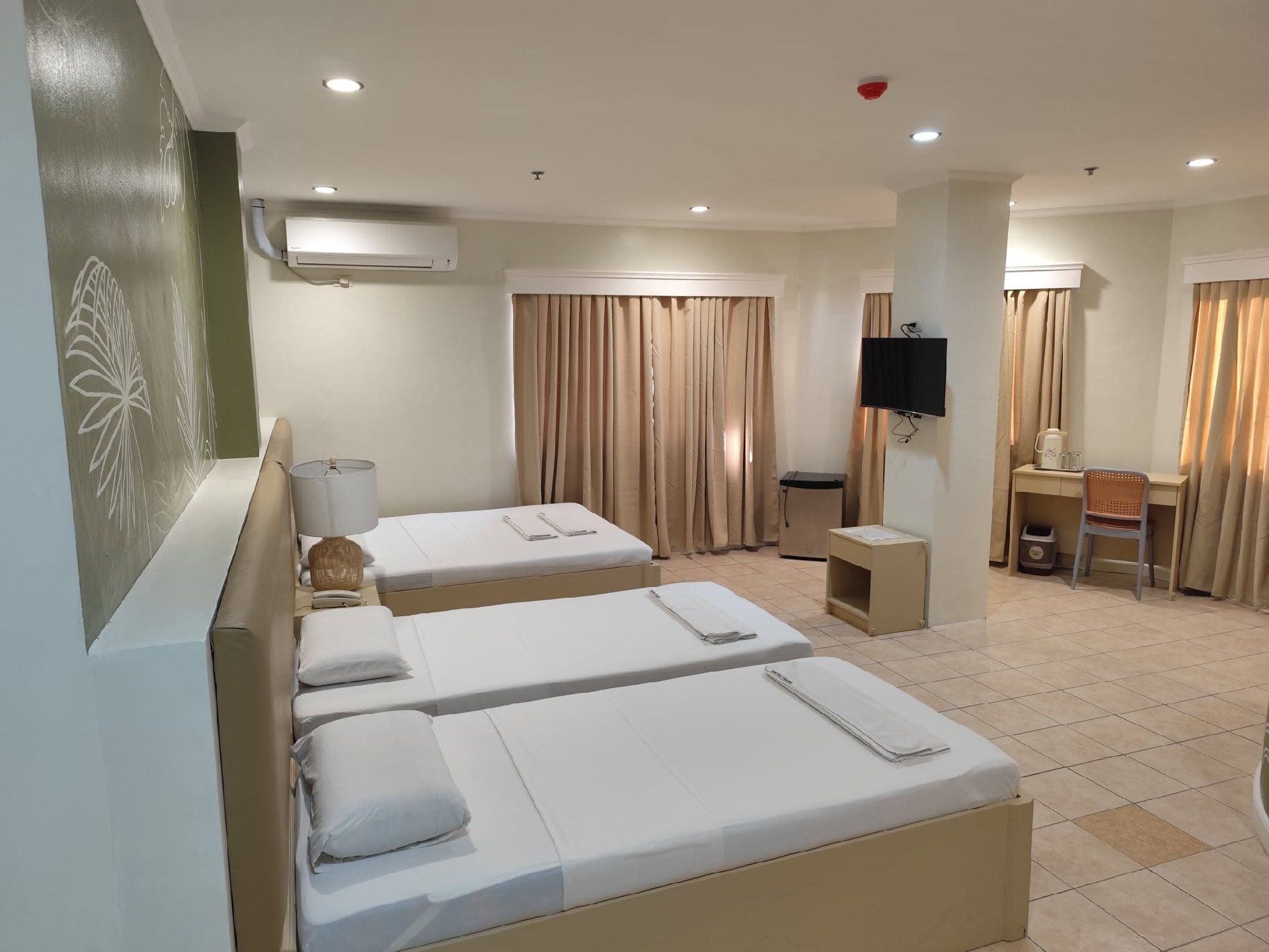 Sesyl's Inc. — Hotel Photo 1