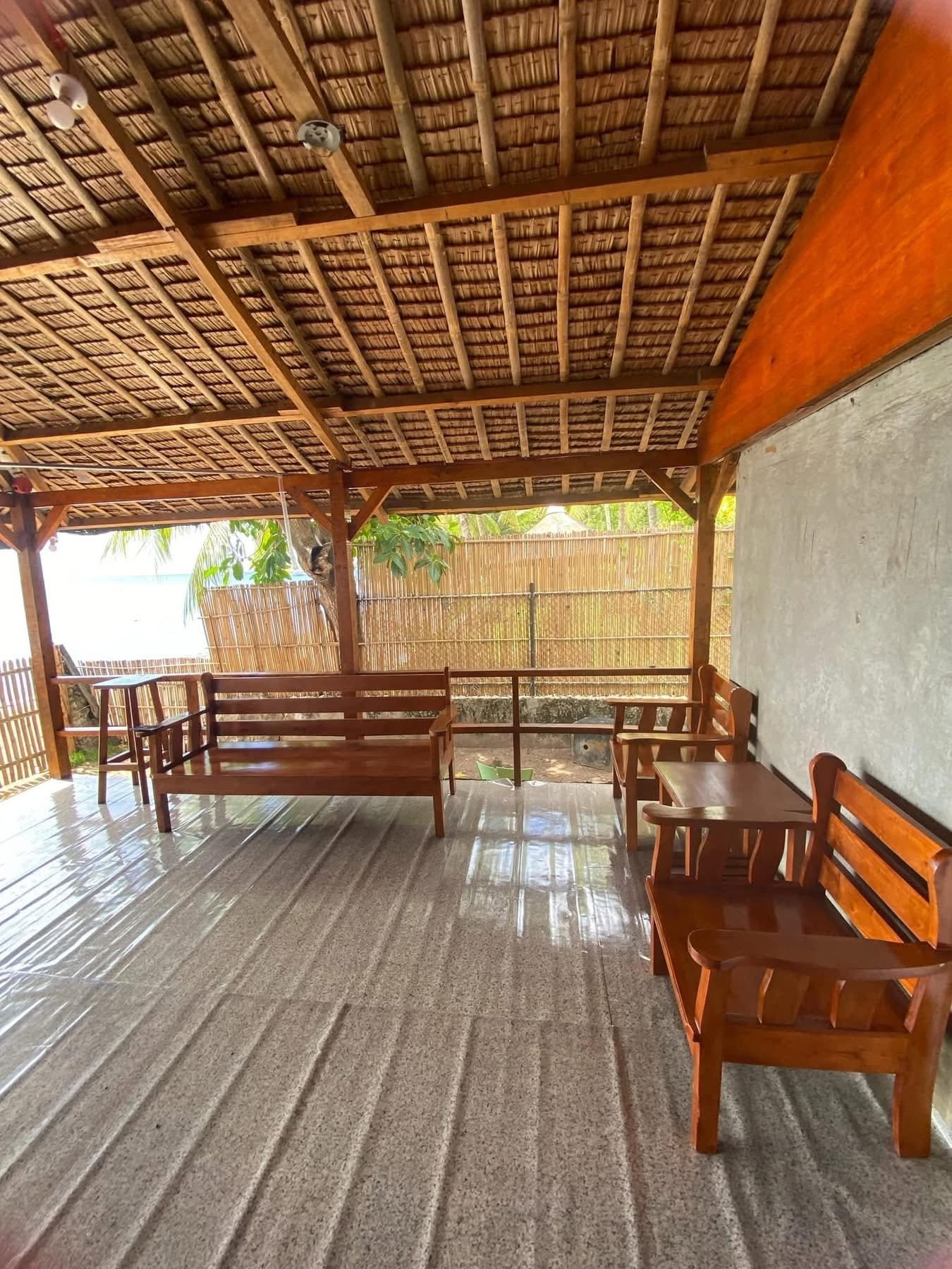 Lala-o's Beachfront Spot — Resort Photo 2