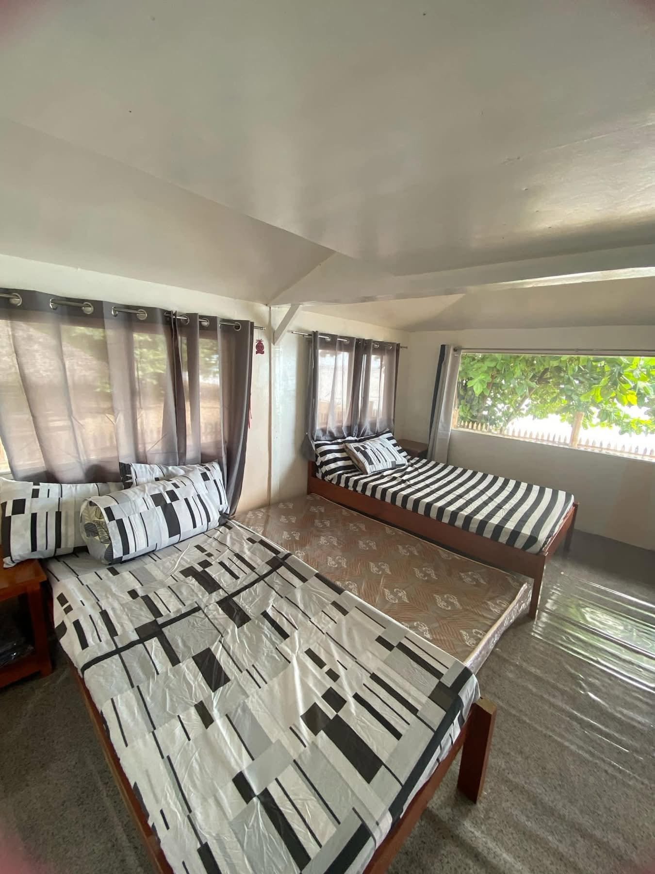 Lala-o's Beachfront Spot — Resort Photo 3