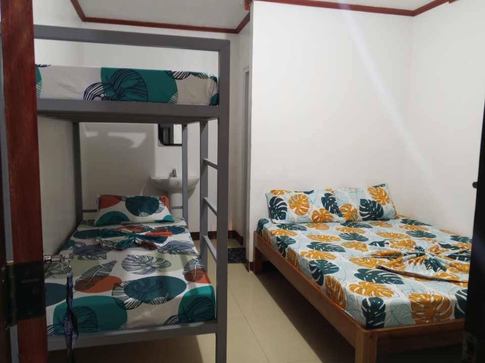 White Beach Basdako Room's and Cottages Rental - In Moalboal — Resort Photo 3