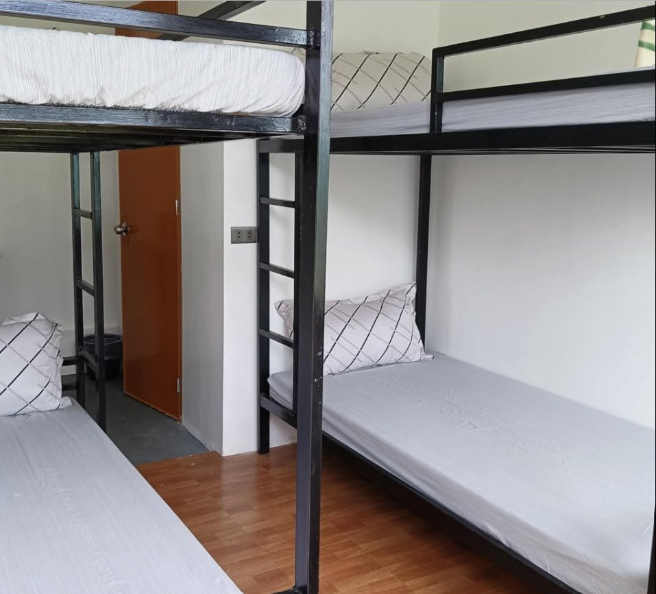 AXLSerene Airbnb & Backpackers — Transient House Photo 3